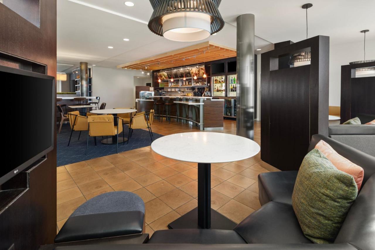 Courtyard Mankato Hotel & Event Center Extérieur photo