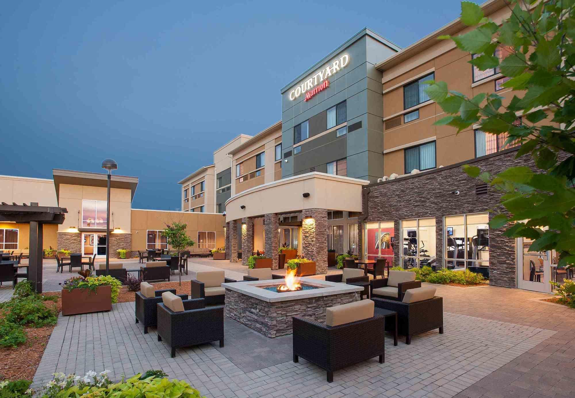 Courtyard Mankato Hotel & Event Center Extérieur photo
