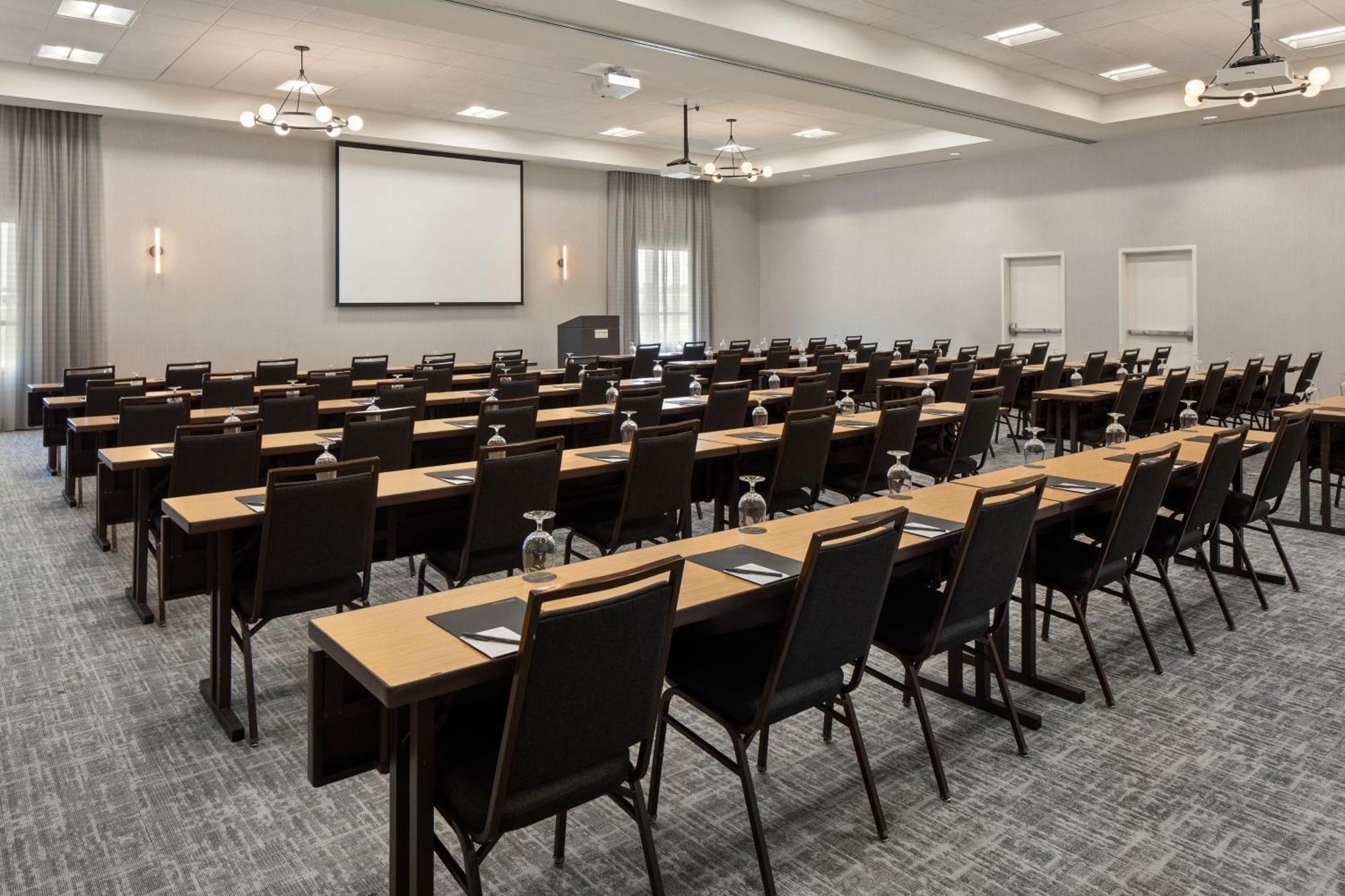 Courtyard Mankato Hotel & Event Center Extérieur photo