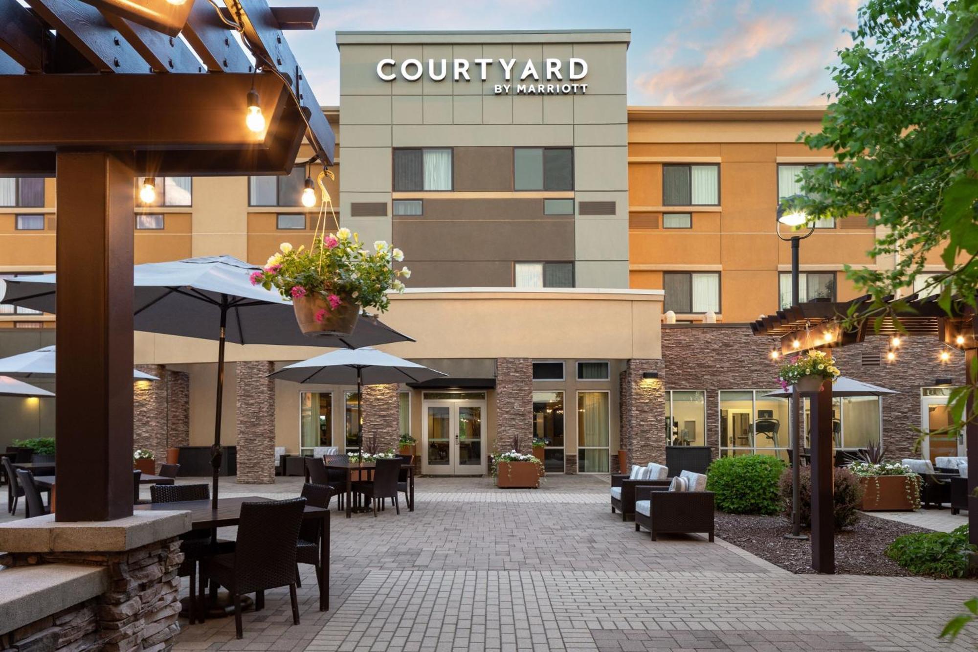 Courtyard Mankato Hotel & Event Center Extérieur photo