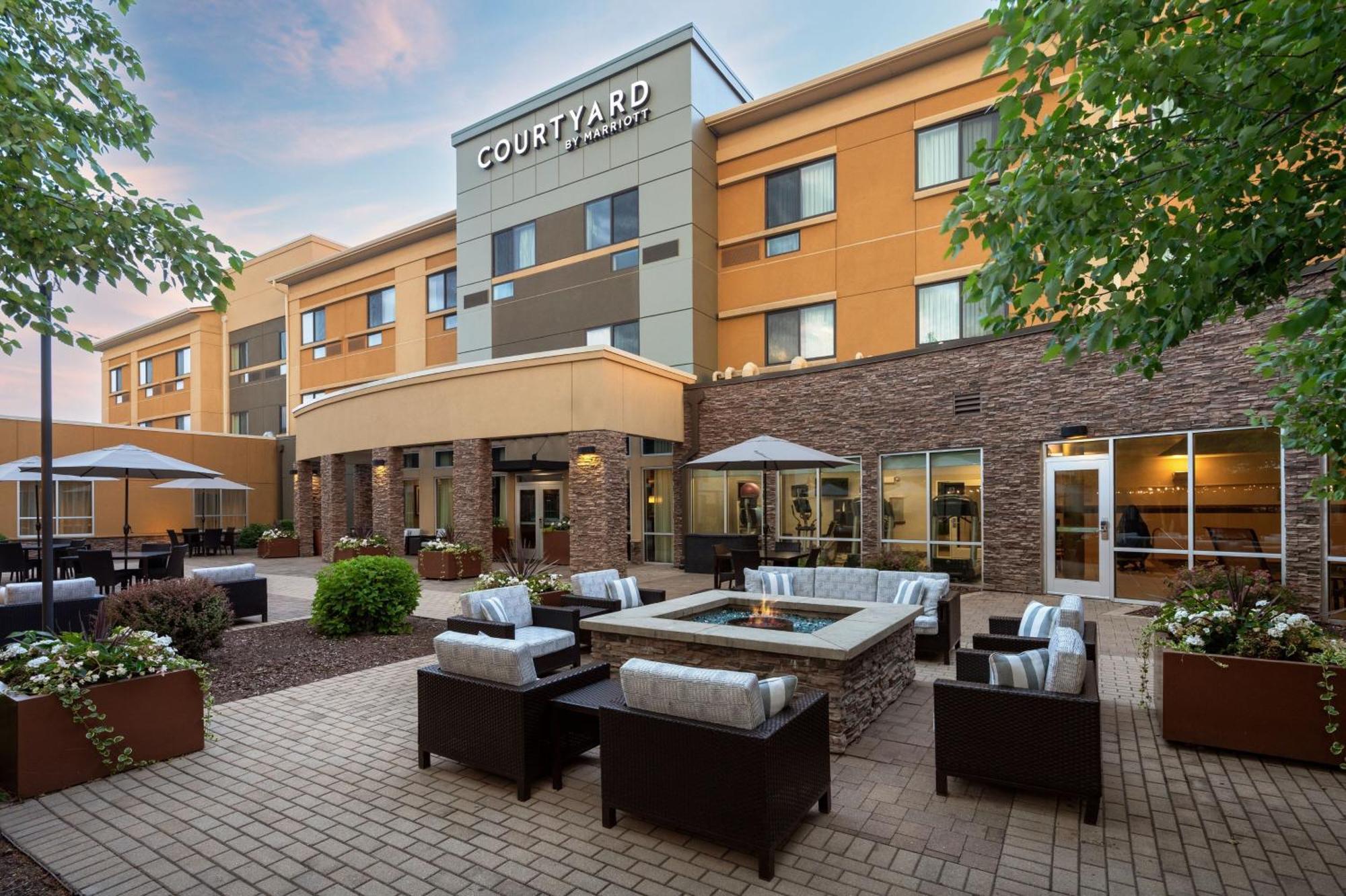 Courtyard Mankato Hotel & Event Center Extérieur photo