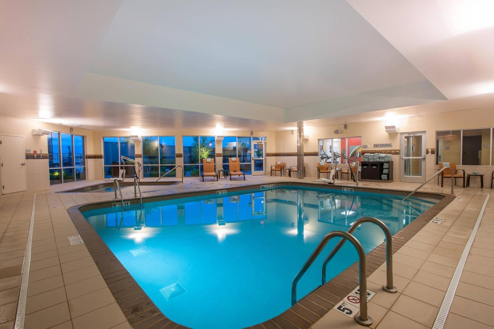Courtyard Mankato Hotel & Event Center Extérieur photo